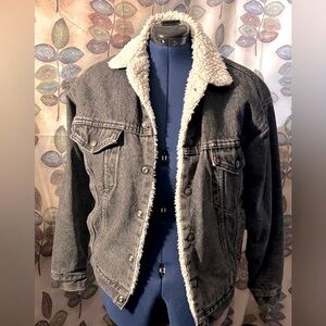 Levi's Vintage 1980’s Black Sherpa Lined Trucker Style Denim Jacket Men’s S, W M